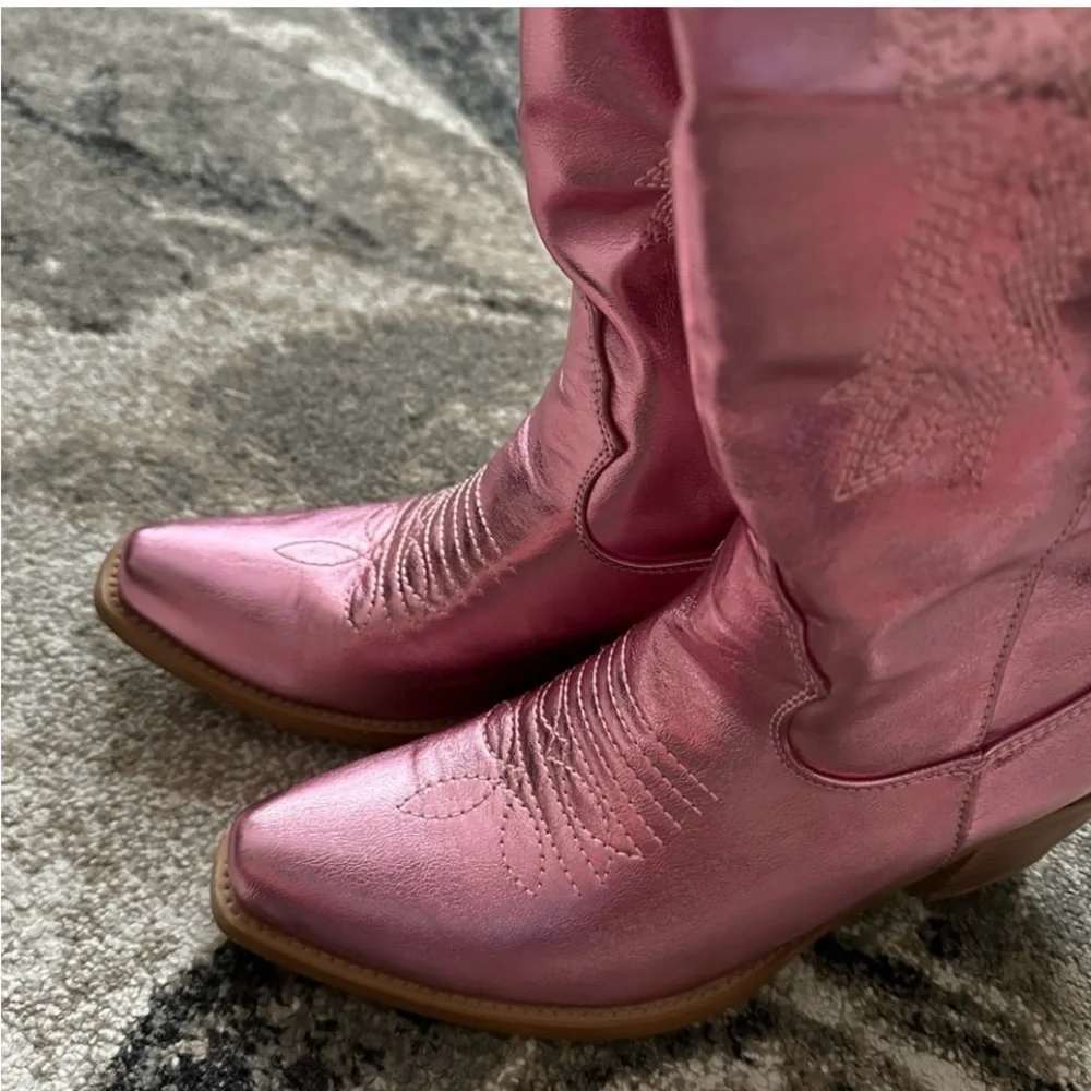 Sexy Metallic Pink Cowgirl boots! - Picture 4 of 6